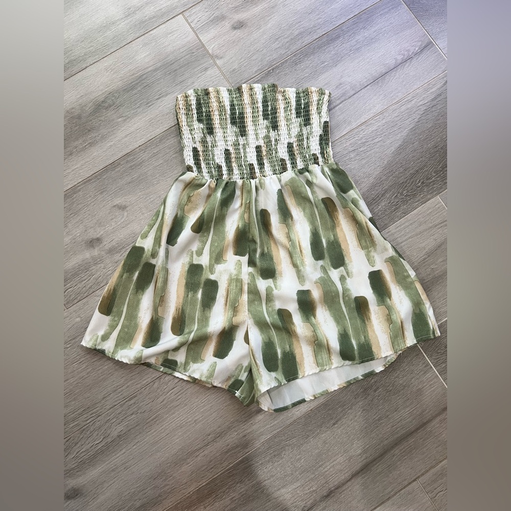 ⭐️3/$27⭐️ NWOT SHEIN Green and White Romper. Women’s size small.